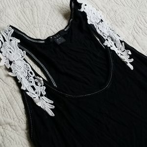 🌟10 FOR $30 Xxi black and white lace tank top